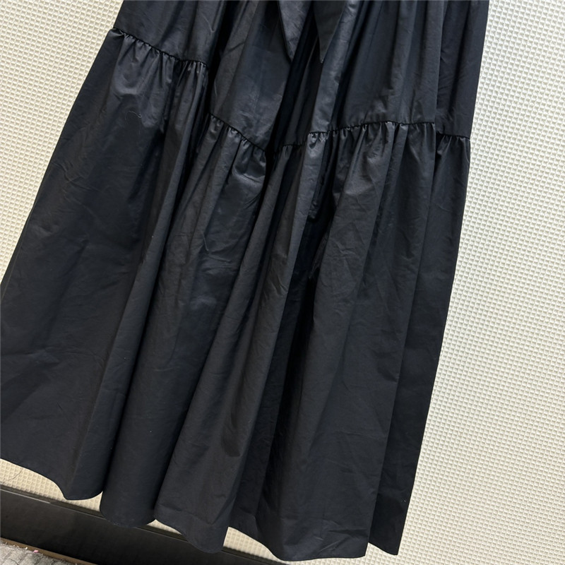 D10r pearl button slit sleeveless dress