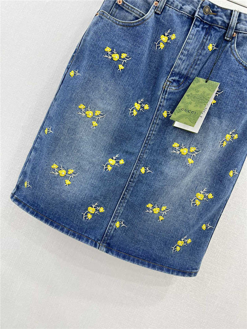 Gvc*1 contrast floral embroidered denim skirt