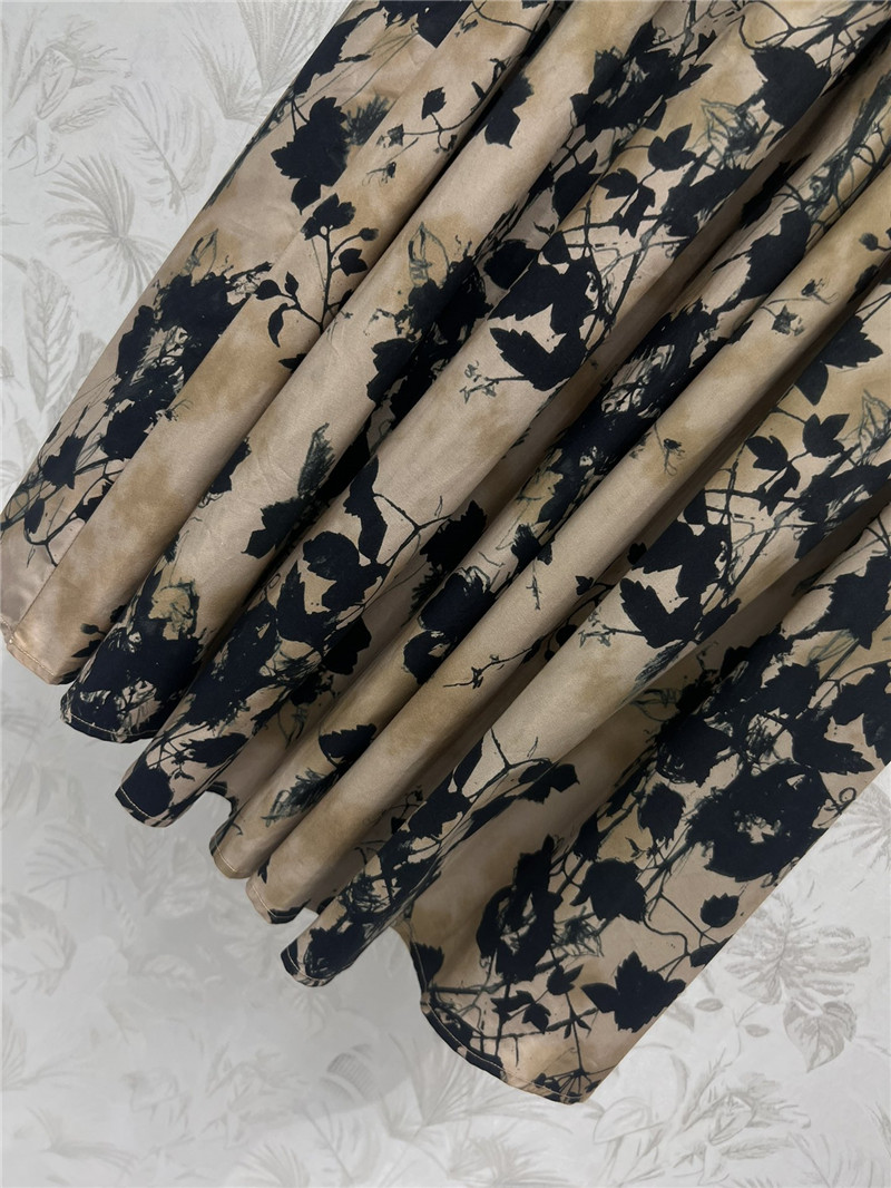 D10r black floral print technical pleated skirt