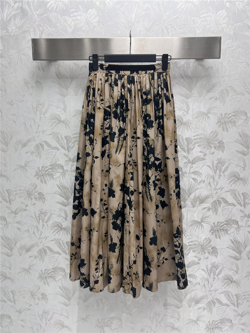 D10r black floral print technical pleated skirt