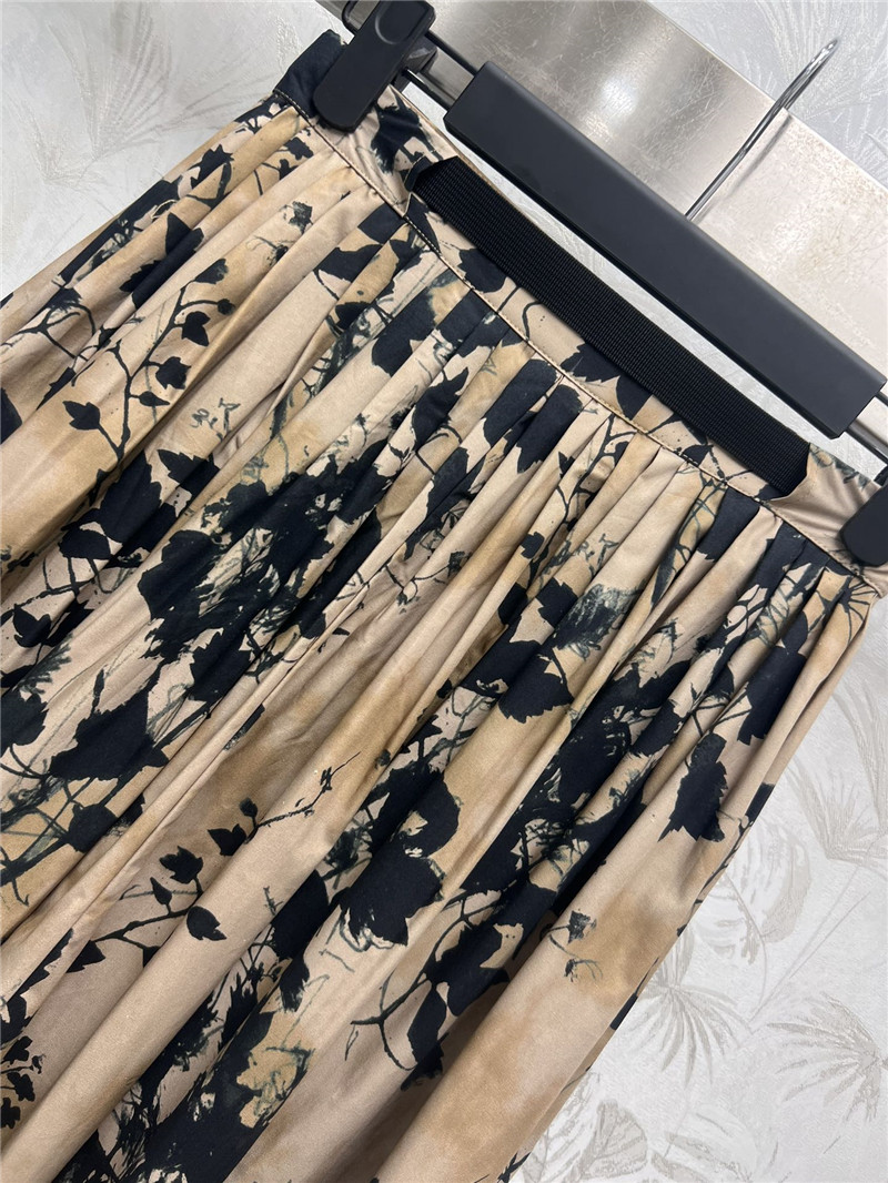 D10r black floral print technical pleated skirt