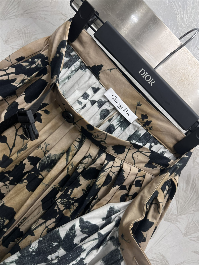 D10r black floral print technical pleated skirt