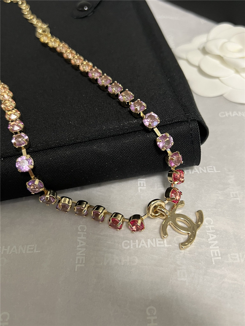ch**el color gradient D1am0nd necklace