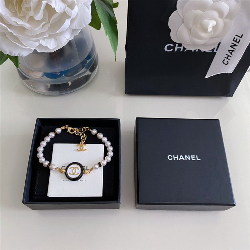 Chanel black and white button pearl bracelet