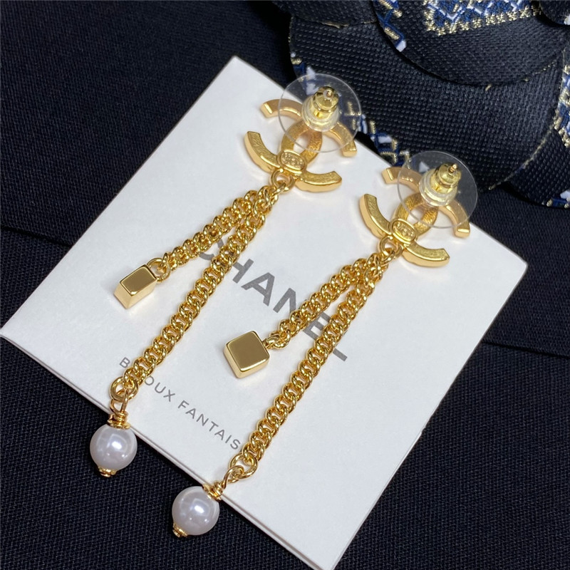 ch**el D1am0nd double c pearl square D1am0nd earrings