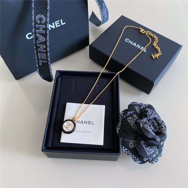 Chanel black and white button necklace