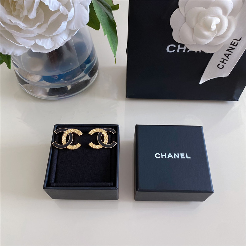 Ch**el enamel gold relief earrings