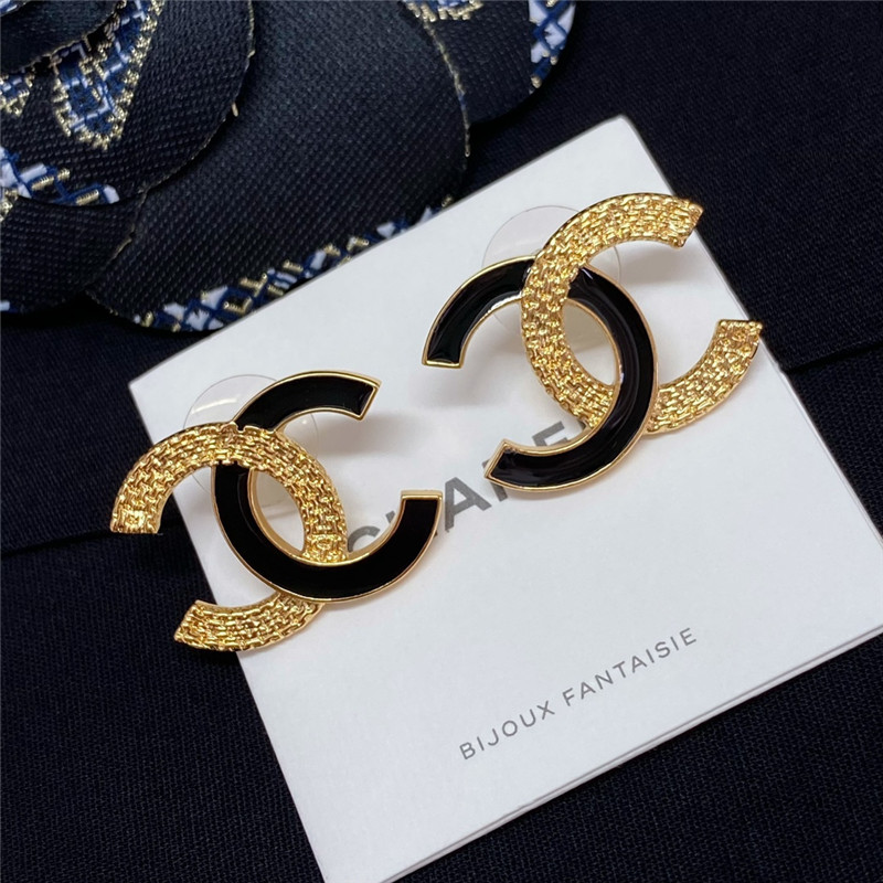 Ch**el enamel gold relief earrings