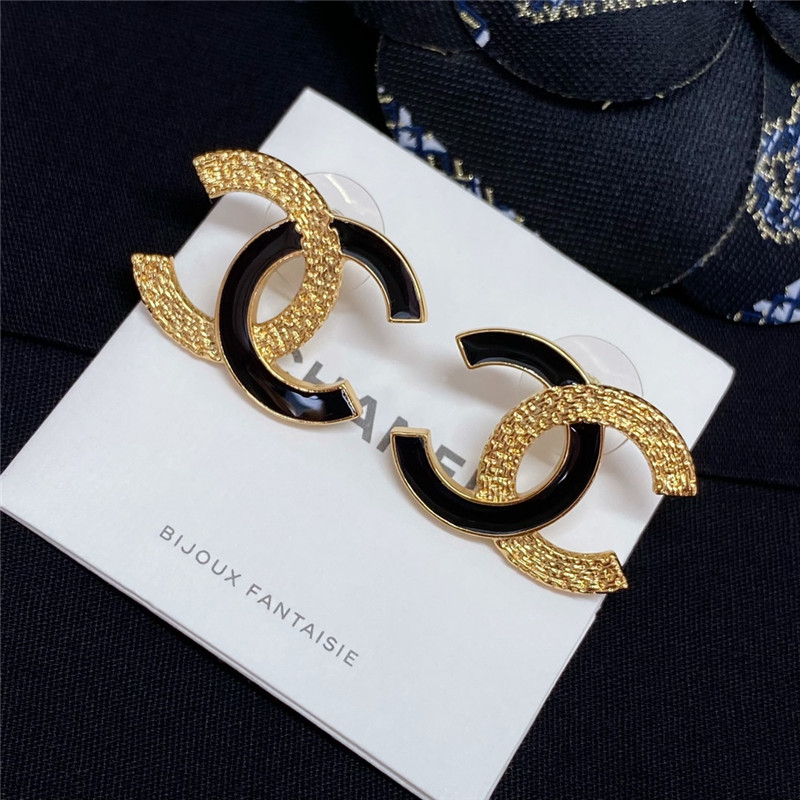 Ch**el enamel gold relief earrings