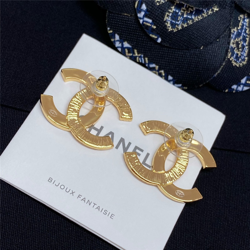 Ch**el enamel gold relief earrings