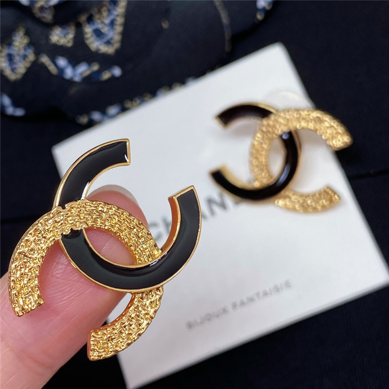 Ch**el enamel gold relief earrings