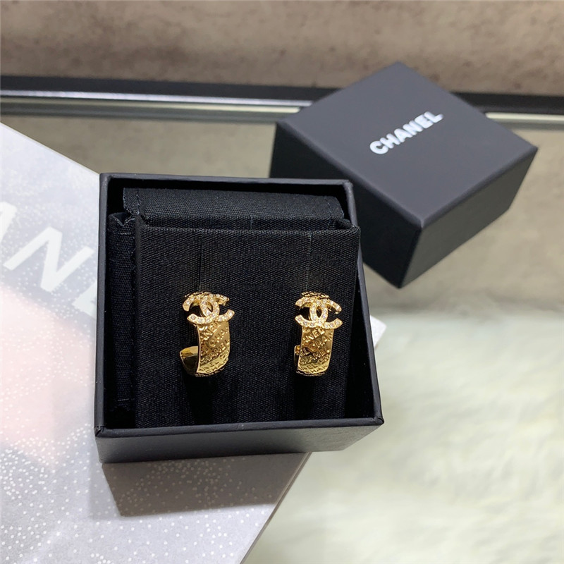 Chanel letter curved C earrings