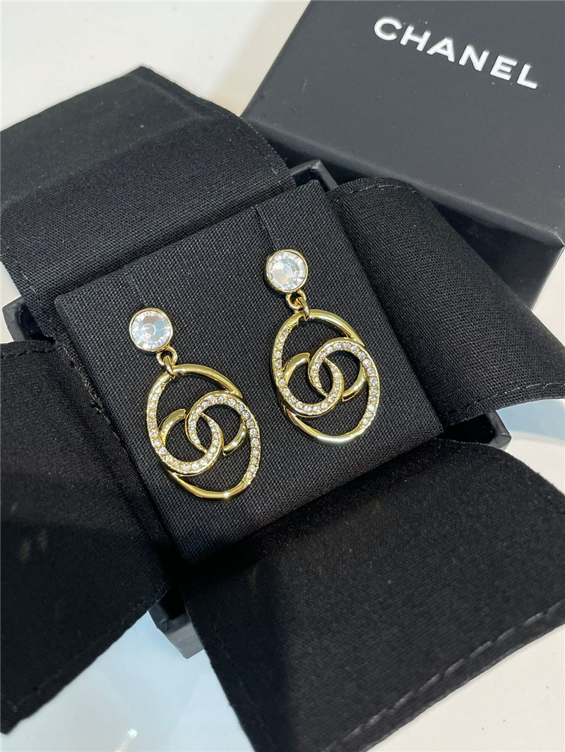 ch**el oval twisted double c half D1am0nd earrings