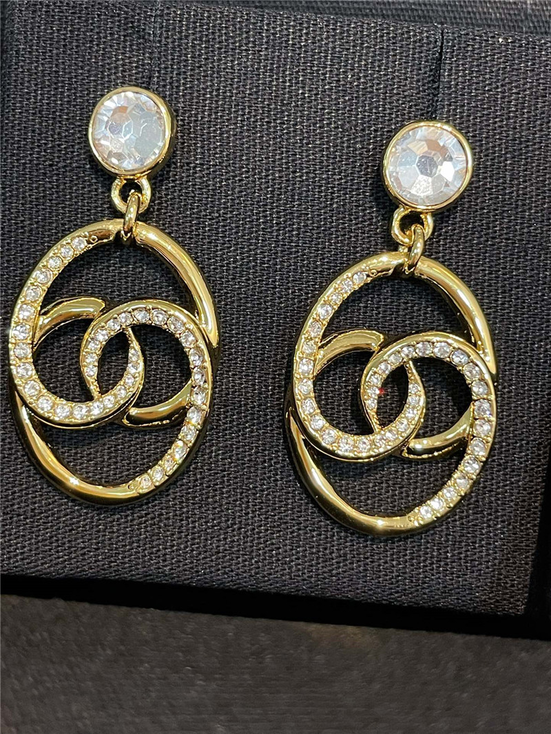 ch**el oval twisted double c half D1am0nd earrings