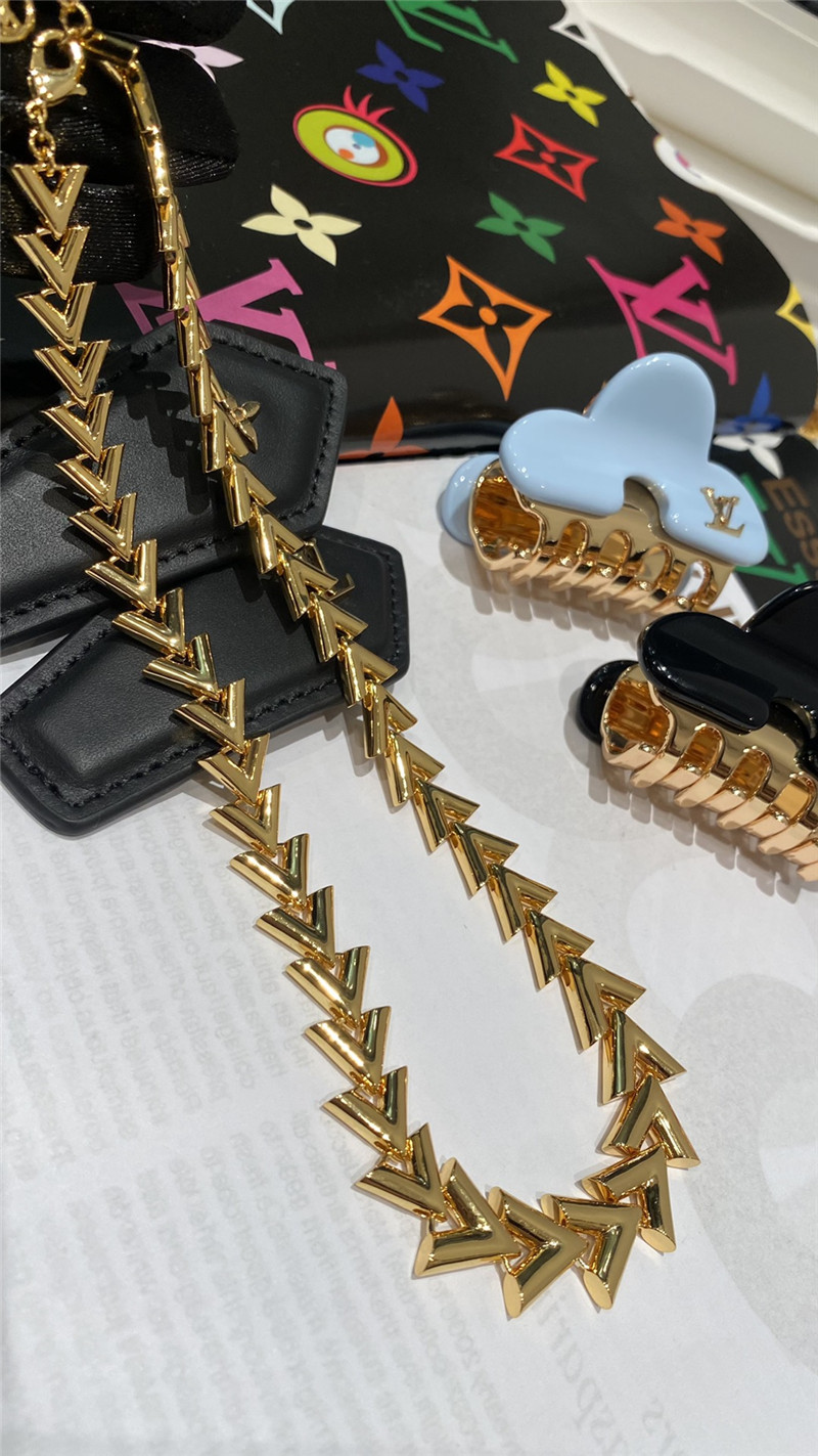 l0vis Vvtt0n lv   donkey brand necklace