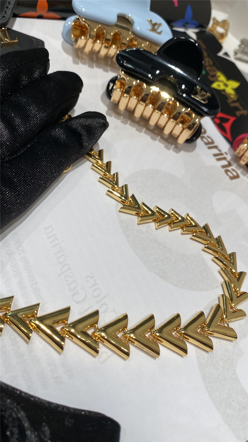 l0vis Vvtt0n lv   donkey brand necklace