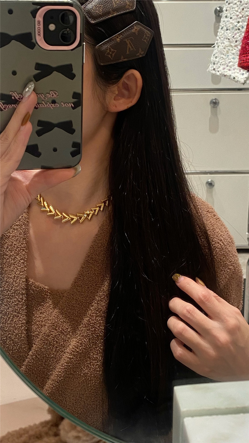 l0vis Vvtt0n lv   donkey brand necklace