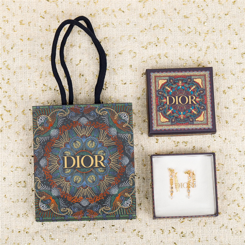 dior new left and right asymmetrical earrings