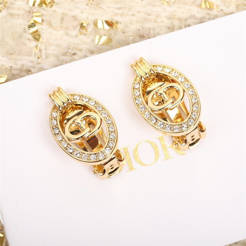 d10r oval D1am0nd earrings