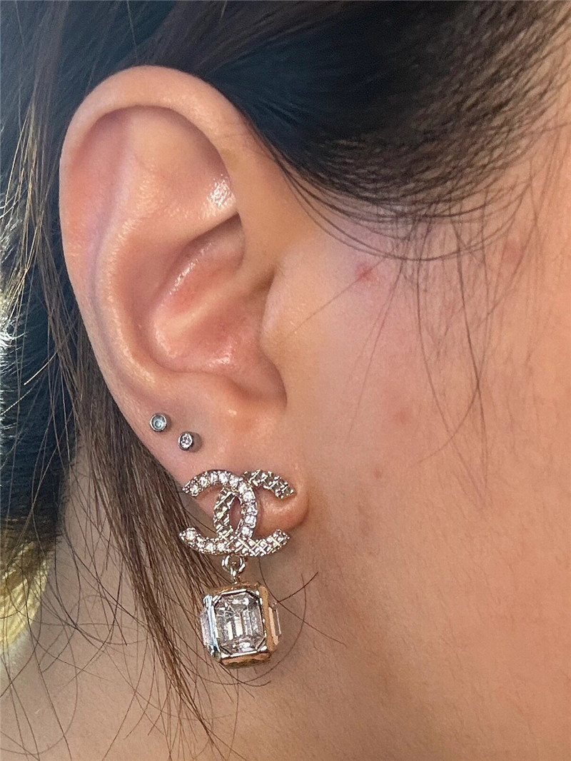 ch**el D1am0nd double c earrings