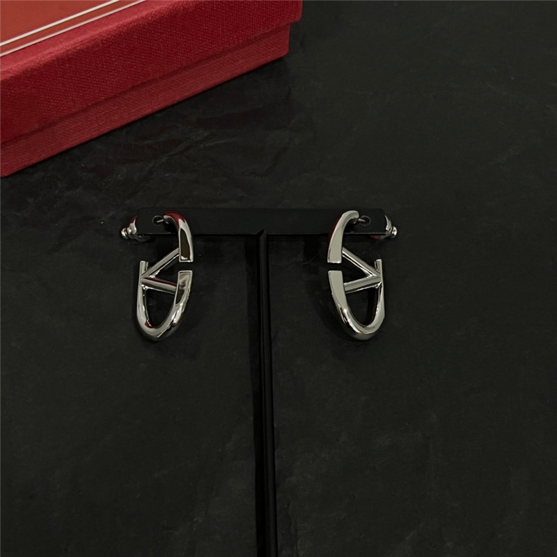 Va1e*ntin0 new earrings