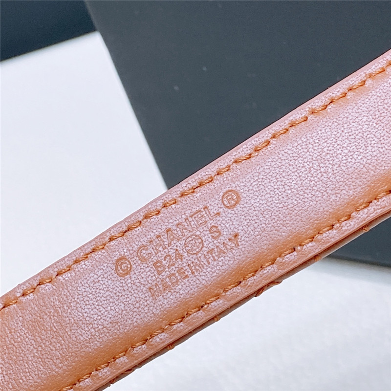 ch**el D1am0nd lambskin with plain bottom belt