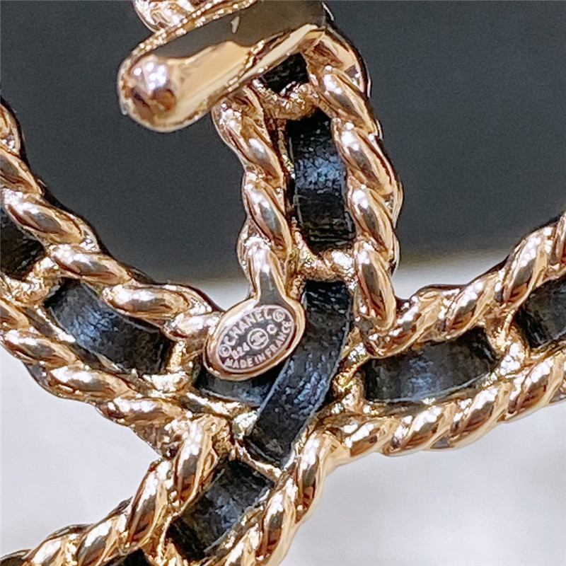 ch**el D1am0nd lambskin with plain bottom belt