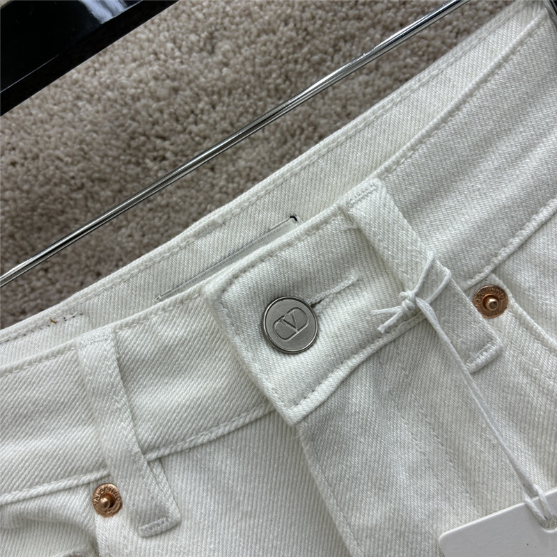 Va1e*ntin0 jeans with double v metal back pocket design