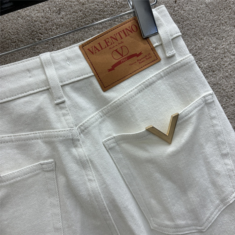 Va1e*ntin0 jeans with double v metal back pocket design