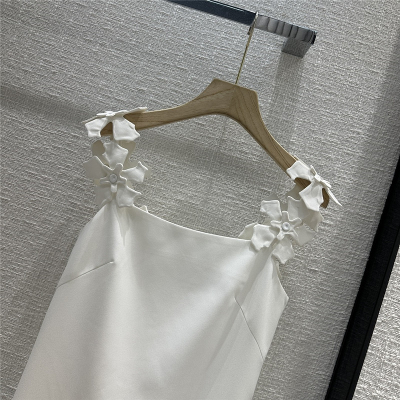 Va1e*ntin0 three-dimensional floral suspender dress replica clothing