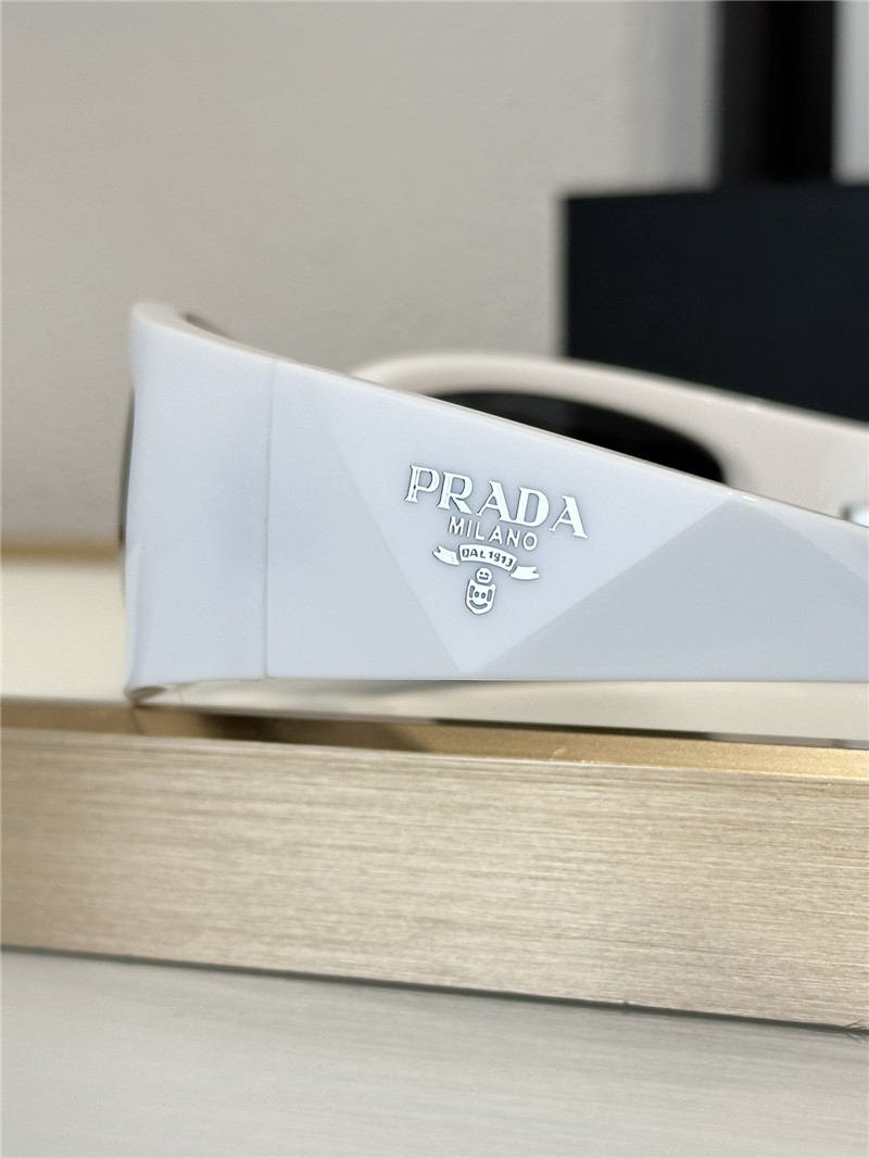 Pra*a sports style sunglasses