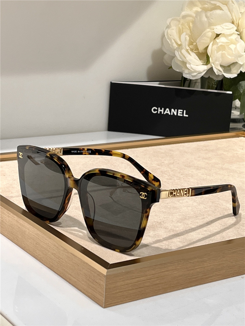 Ch**el letter square sunglasses