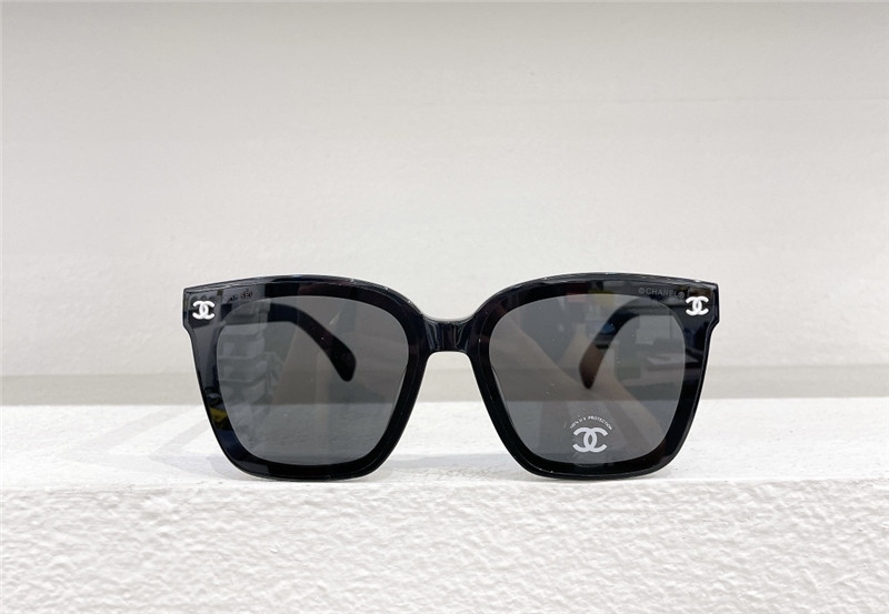 Ch**el noble and elegant sunglasses