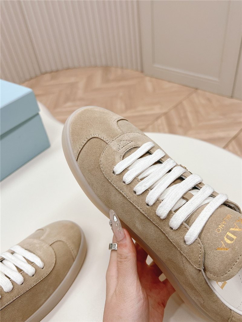 Pra*a women’s brown low top sneakers