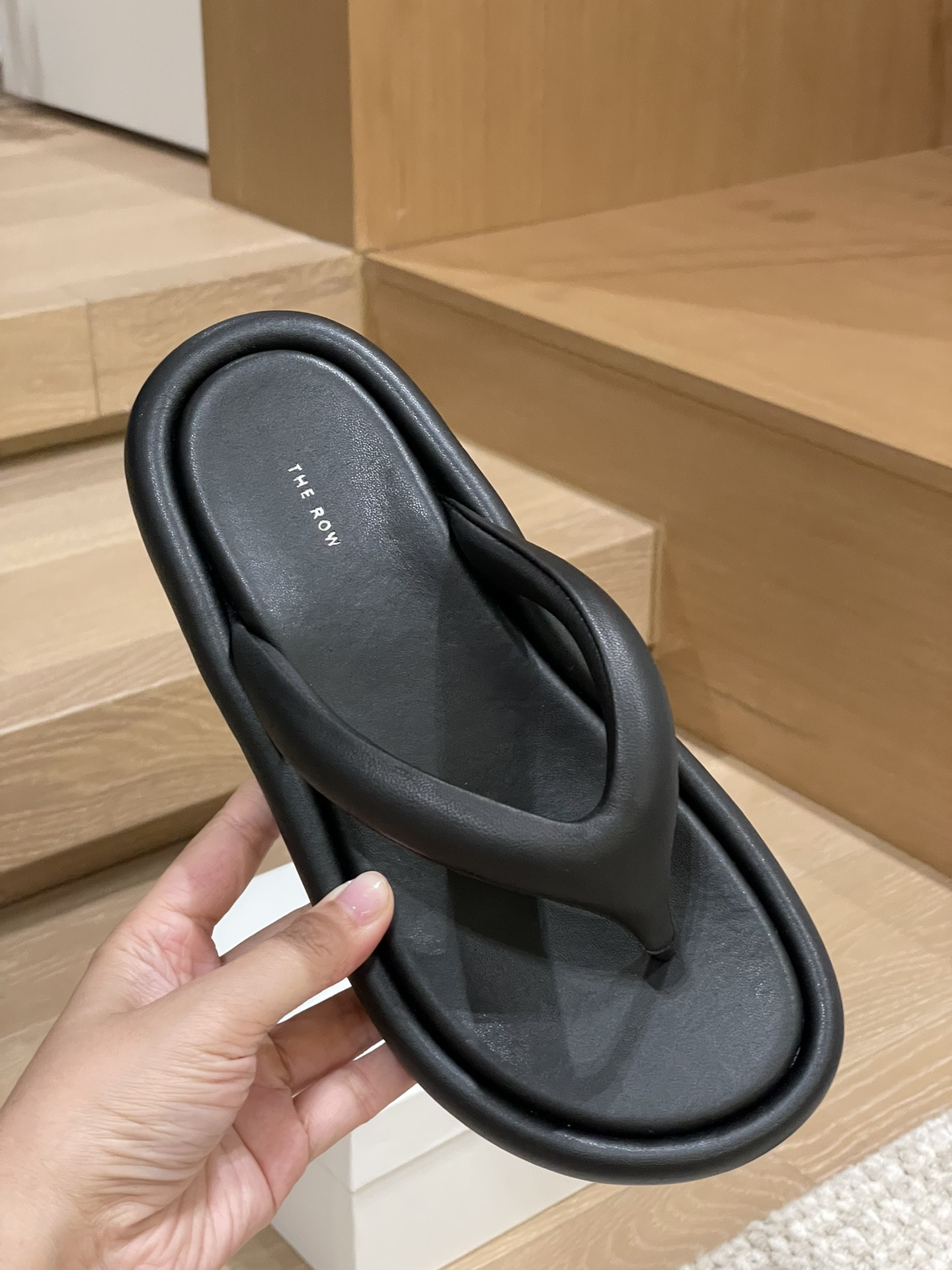 The R0w casual slippers best replica shoes website