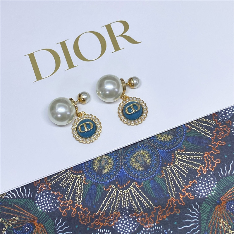 D10r r glass pearl earrings