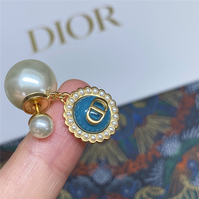 D10r r glass pearl earrings