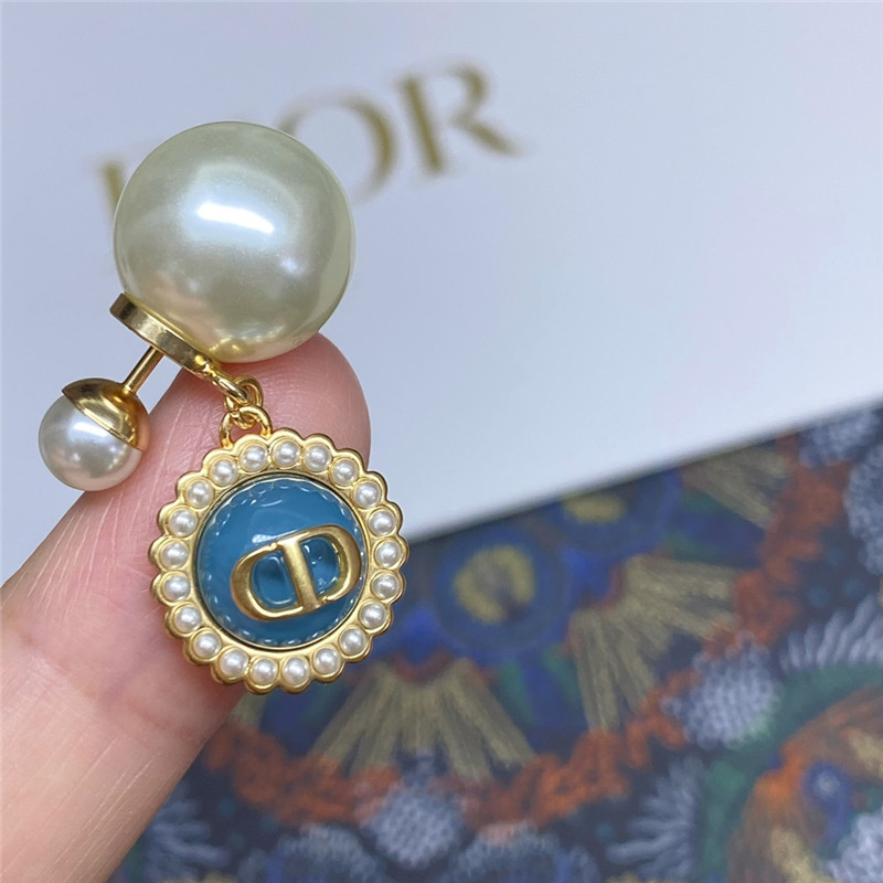 D10r glass pearl earrings