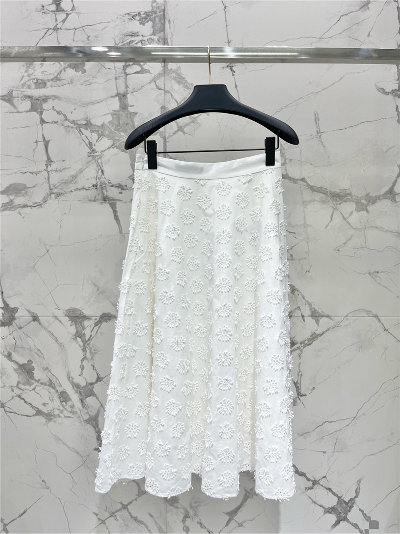 Va1e*ntin0 hollow embroidered skirt