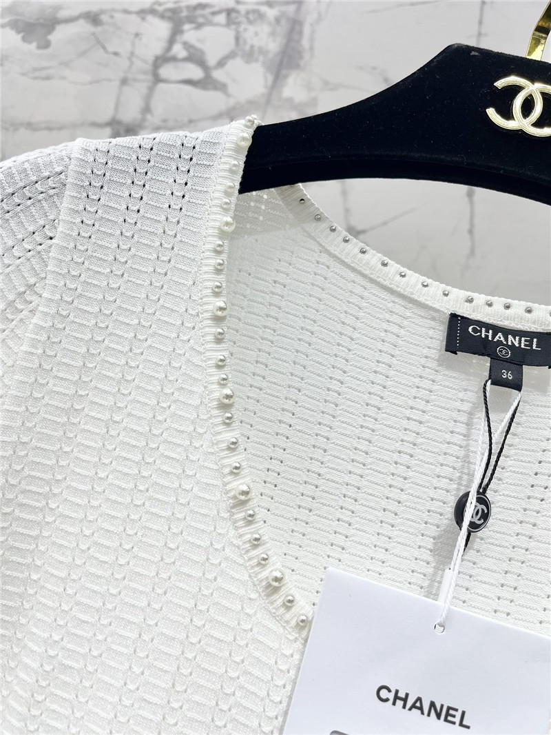 Ch**el u-neck short sleeve white tee