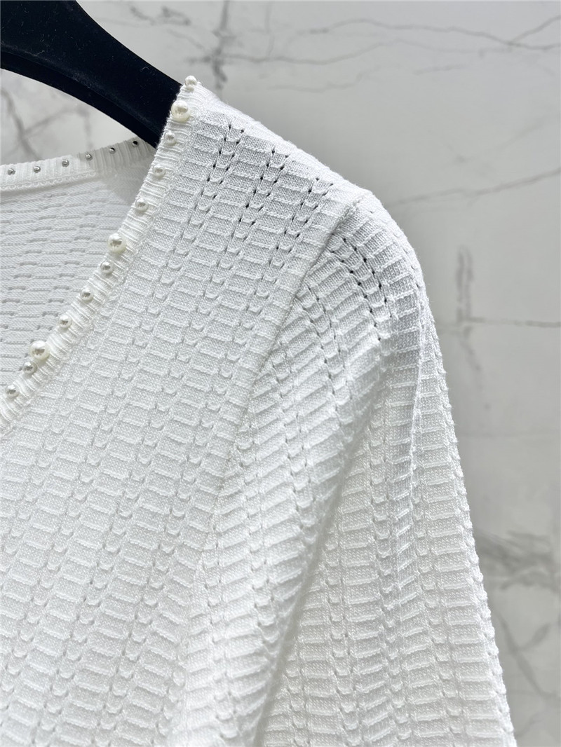 Ch**el u-neck short sleeve white tee