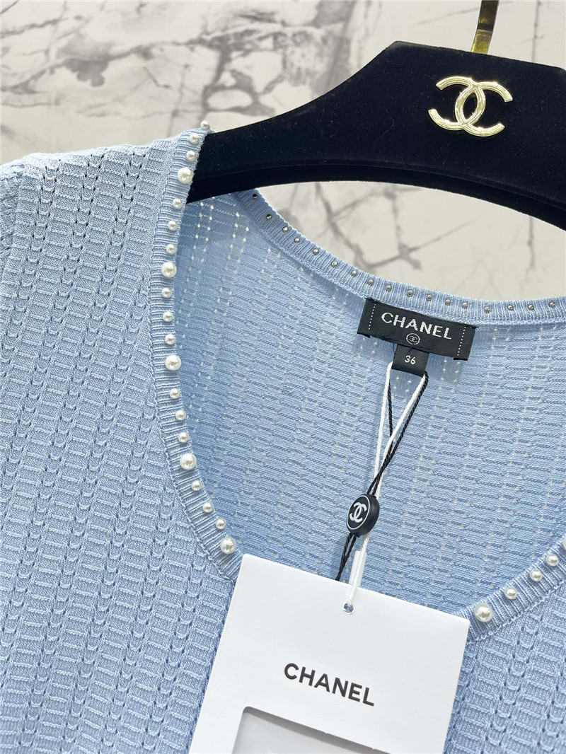 Ch**el u-neck short sleeve blue tee