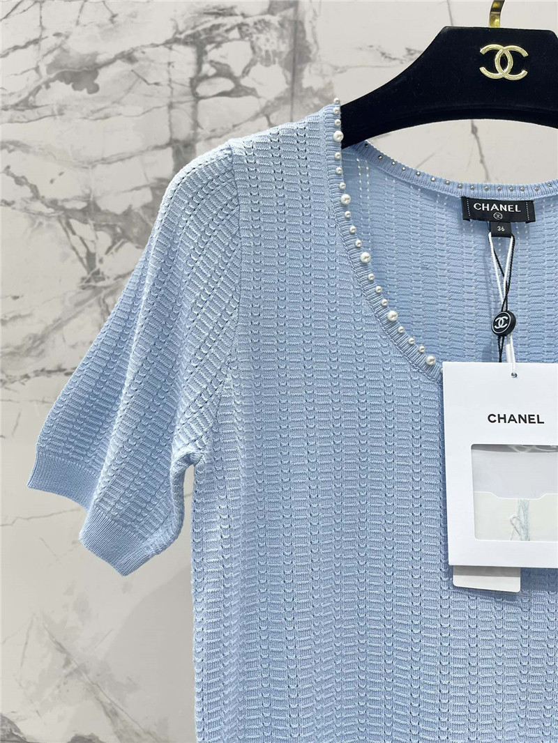 Ch**el u-neck short sleeve blue tee