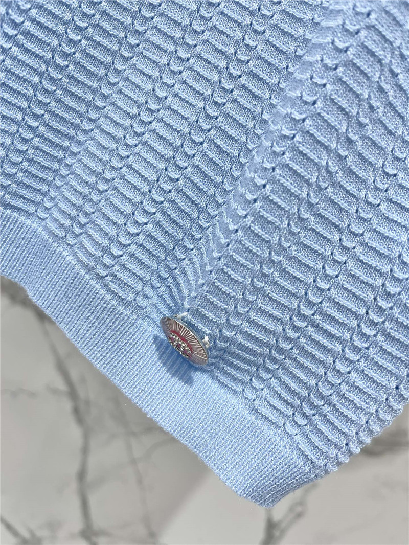 Ch**el u-neck short sleeve blue tee