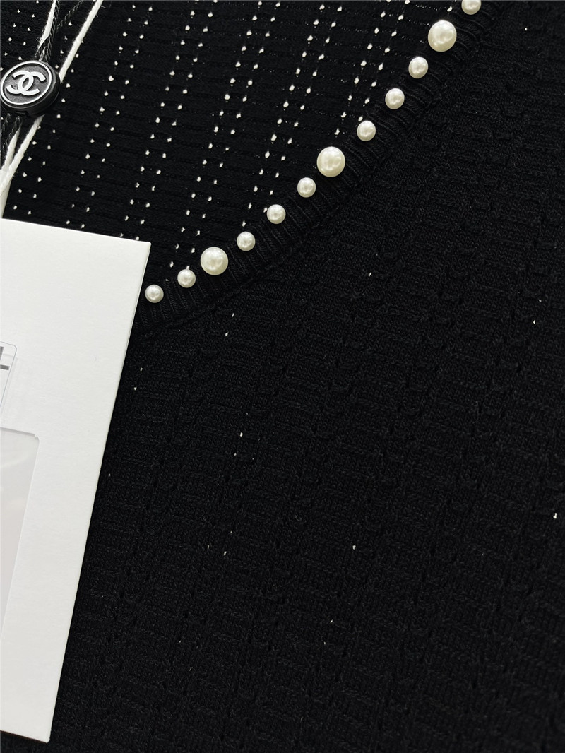 Ch**el u-neck short sleeve black tee