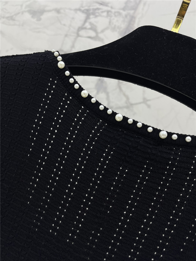 Ch**el u-neck short sleeve black tee