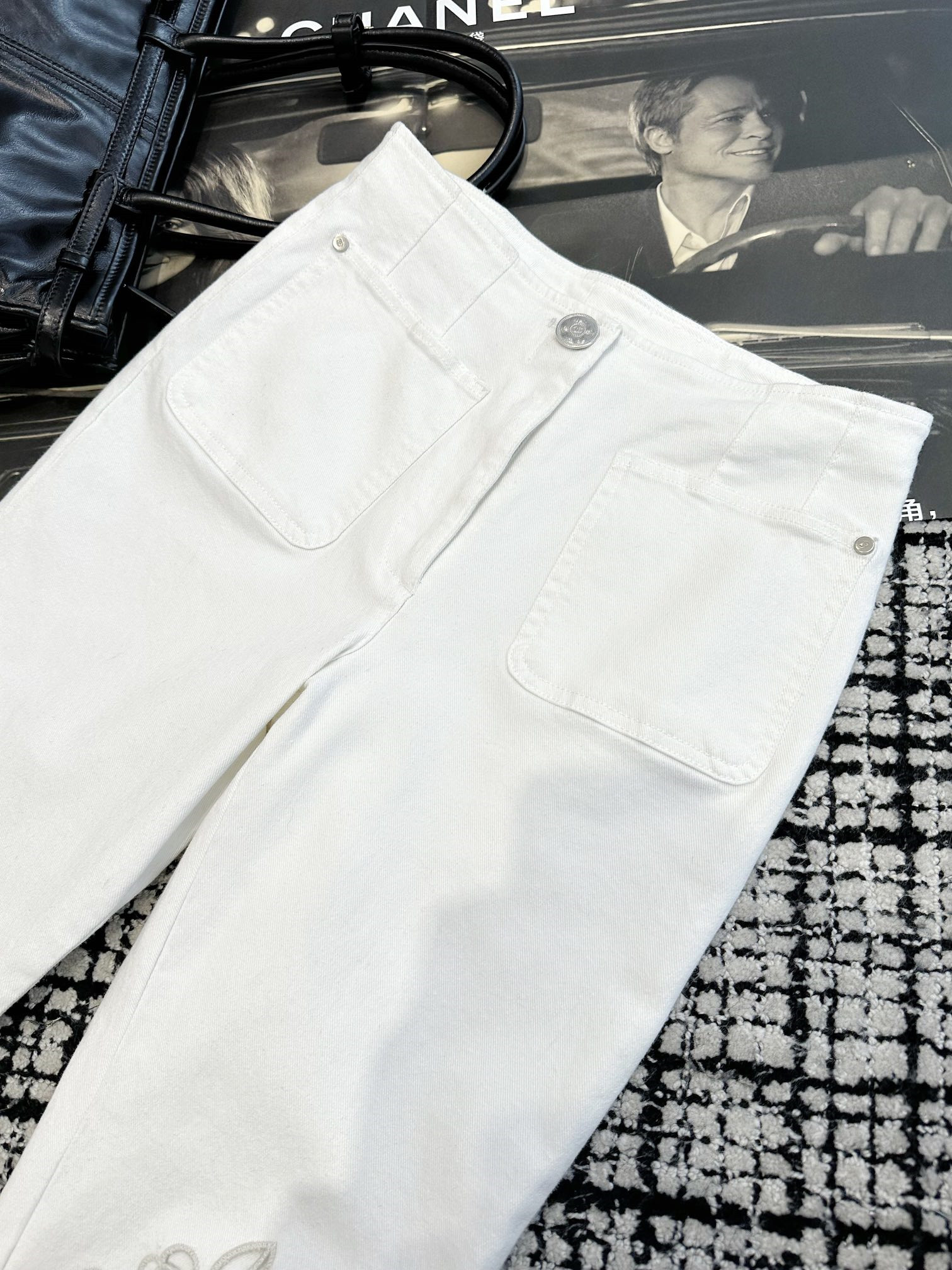 Ch**el white double pocket embroidered jeans