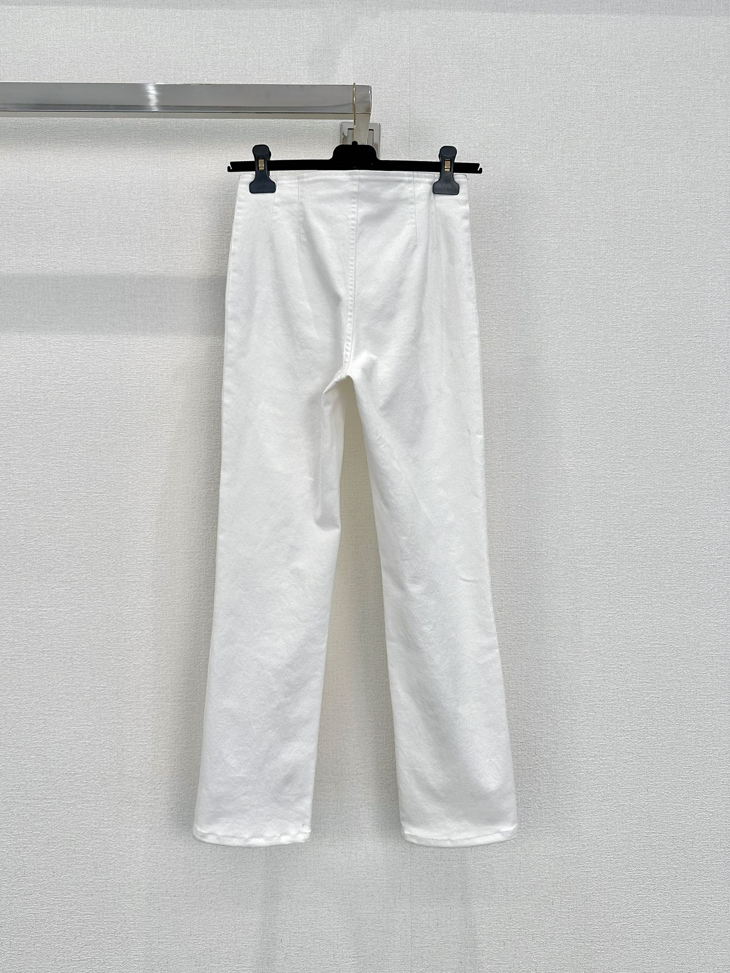 Ch**el white double pocket embroidered jeans
