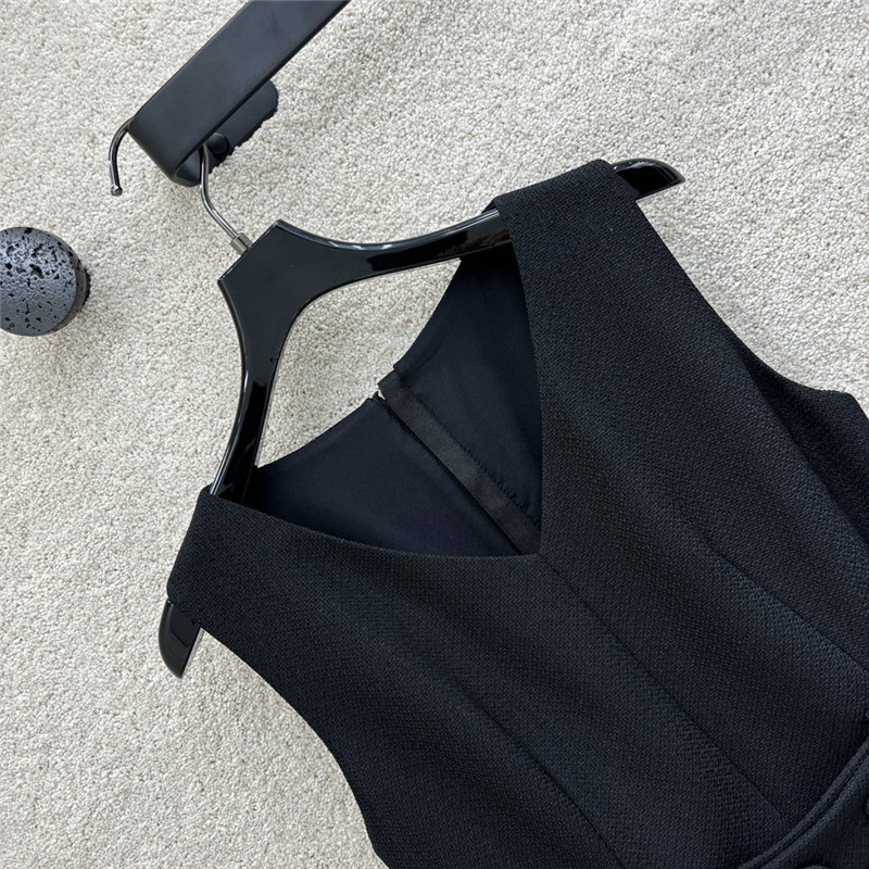 l0vis Vvtt0n lv sleeveless v-neck dress