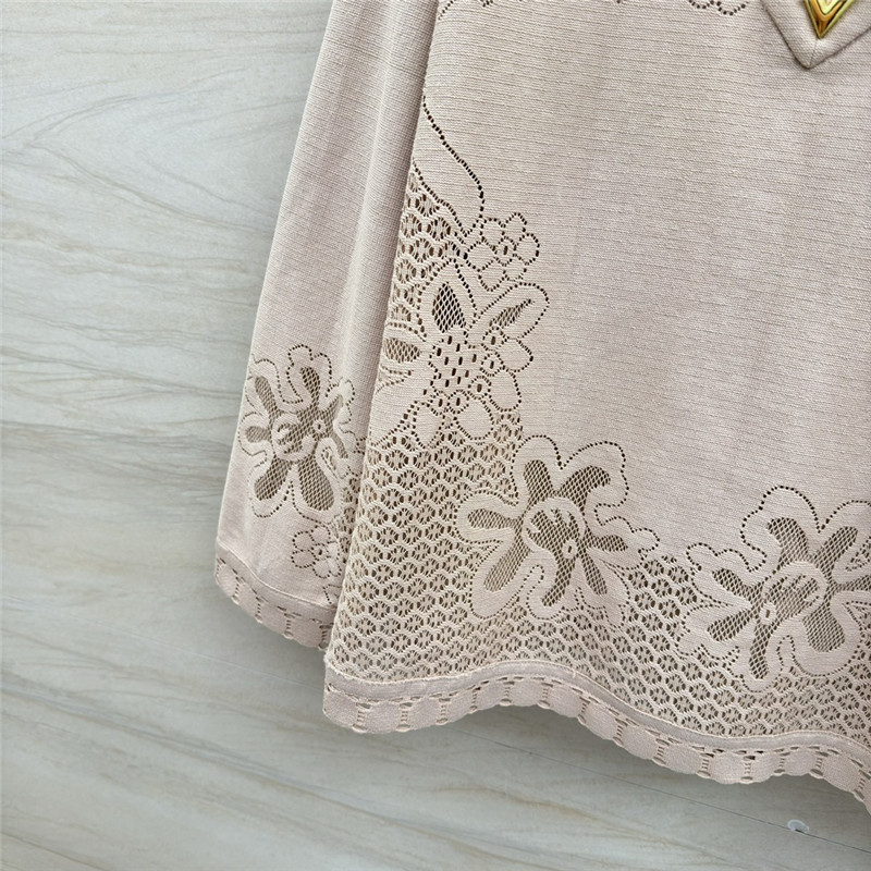 Va1e*ntin0 lace v button top replica clothing sites